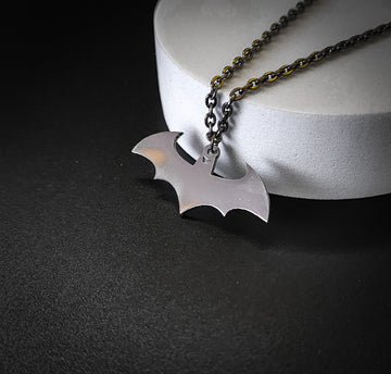 DC Universe: Batman Inspired Metal Pendant